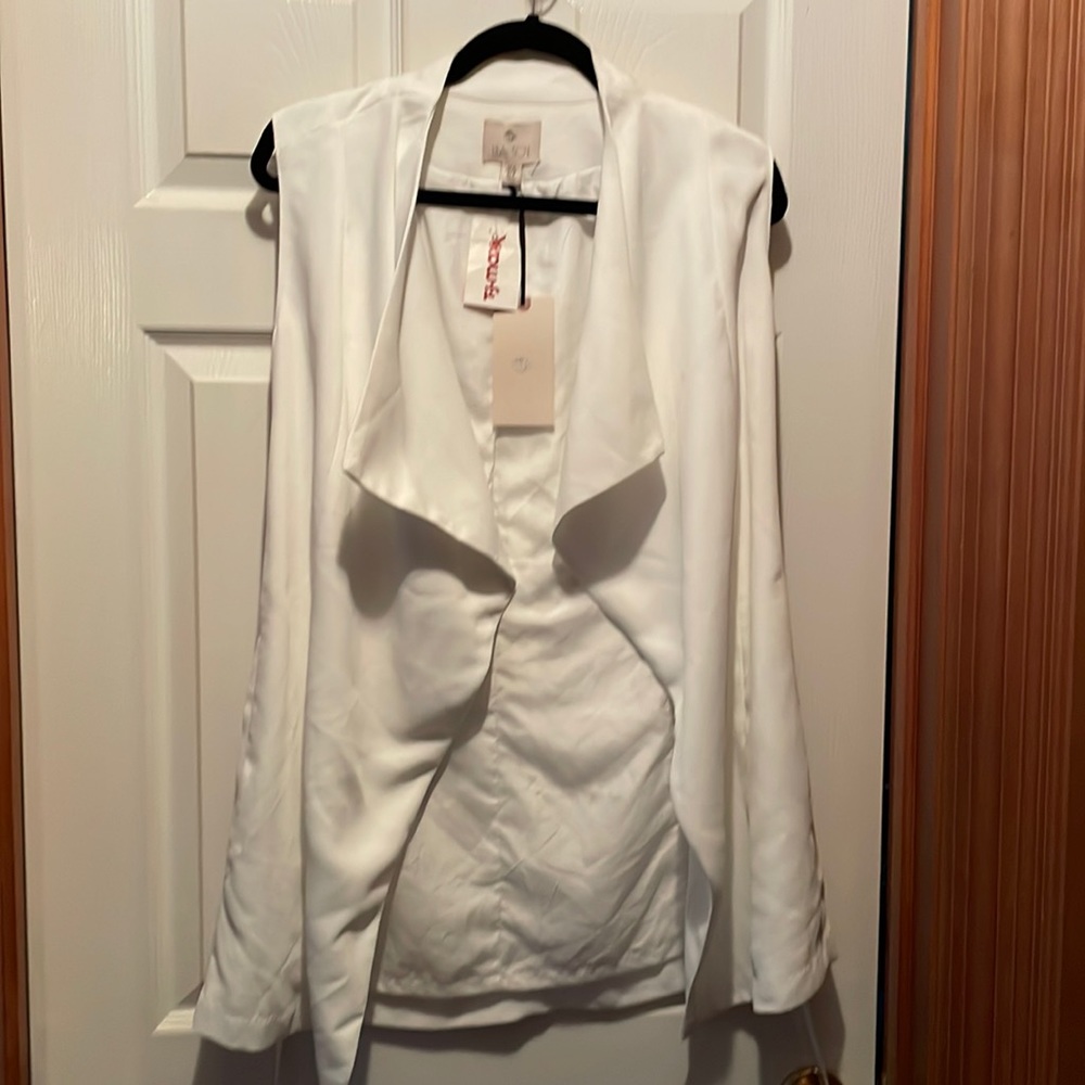 Lila Rose white dressy open jacket, NEW , with TAGs, women’s size small